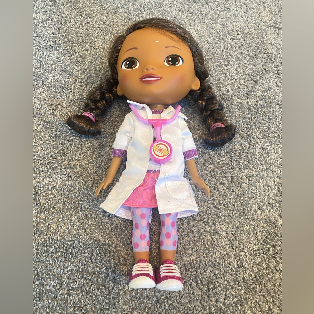 Doc mcstuffin doll that has many sayings.Doll great shape small mark on forehead
